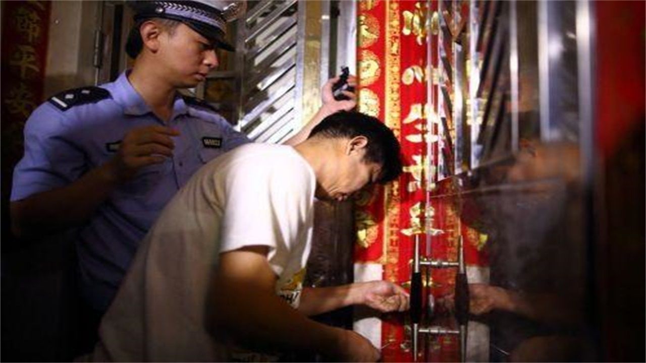 广西请开锁师傅开了锁后，师傅
